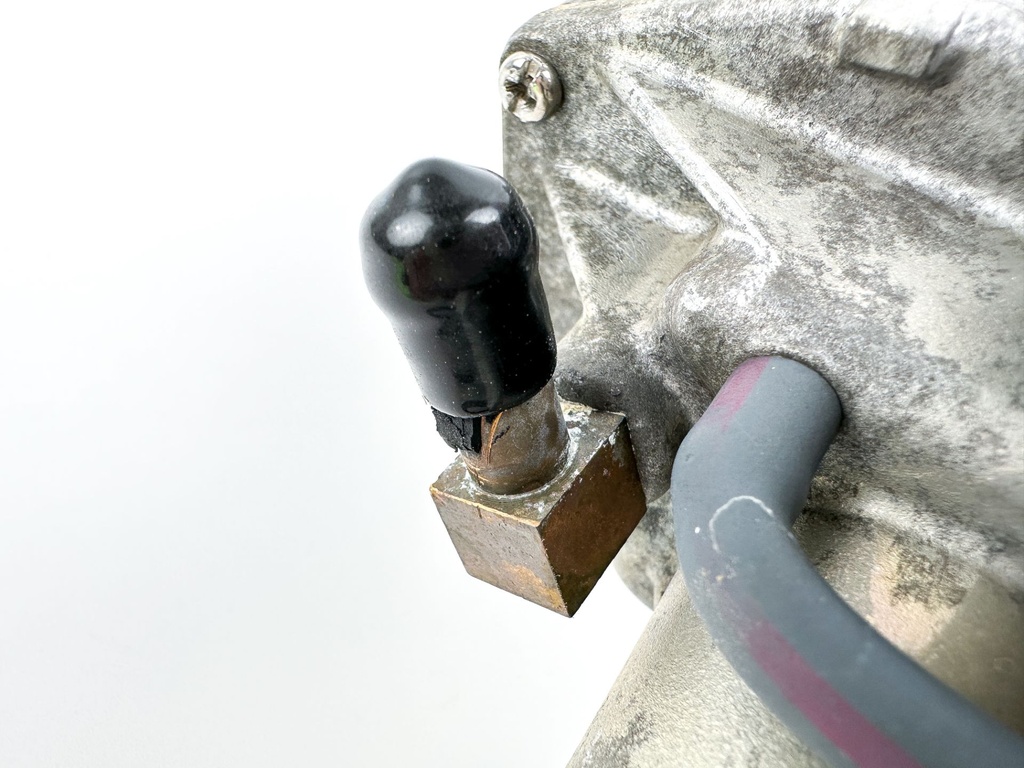 2004 Yamaha 115 HP 4 Stroke Outboard VST Float Chamber Assembly Cleaned & Tested