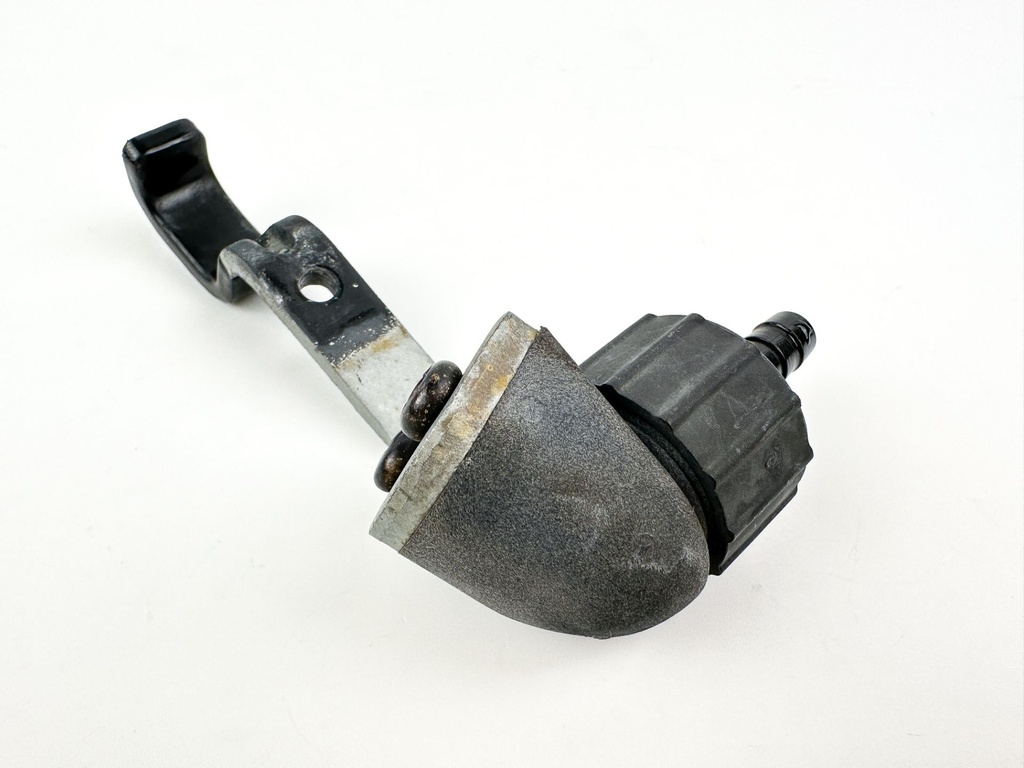 2004 Yamaha 115 HP 4 Stroke Outboard Fresh Water Flush Port 6R3-12580-00-00 OEM