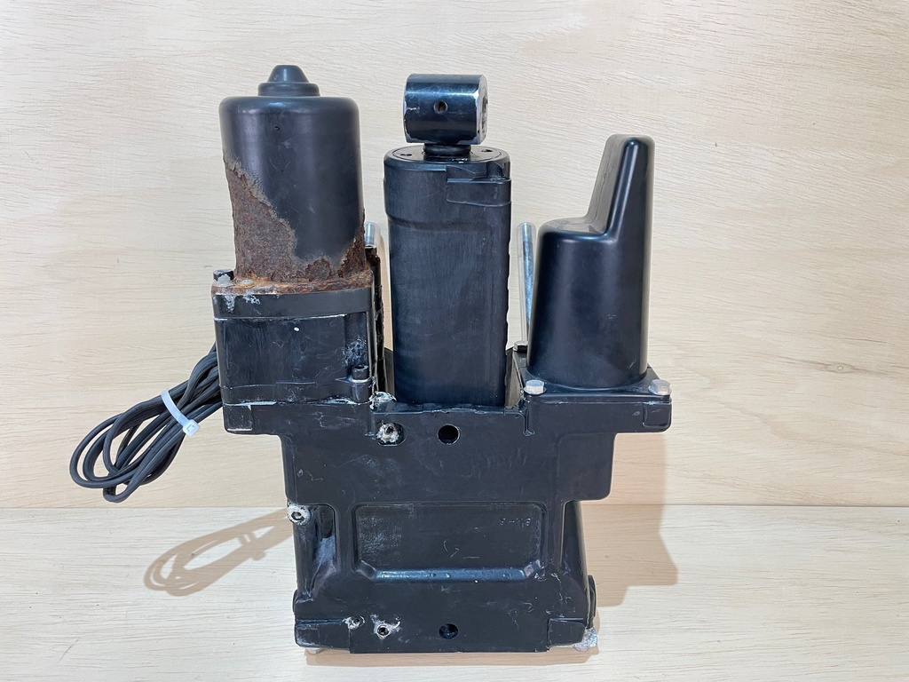 1998 Mercury Optimax 135HP Power Trim & Tilt Assembly 2 Wire 826729A2