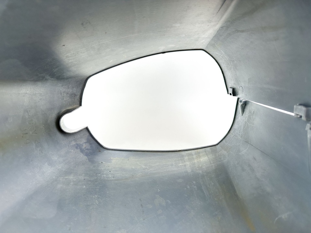 2004 Yamaha 115 HP 4 Stroke Outboard Lower Apron Cover 67F-42741-00-8D OEM