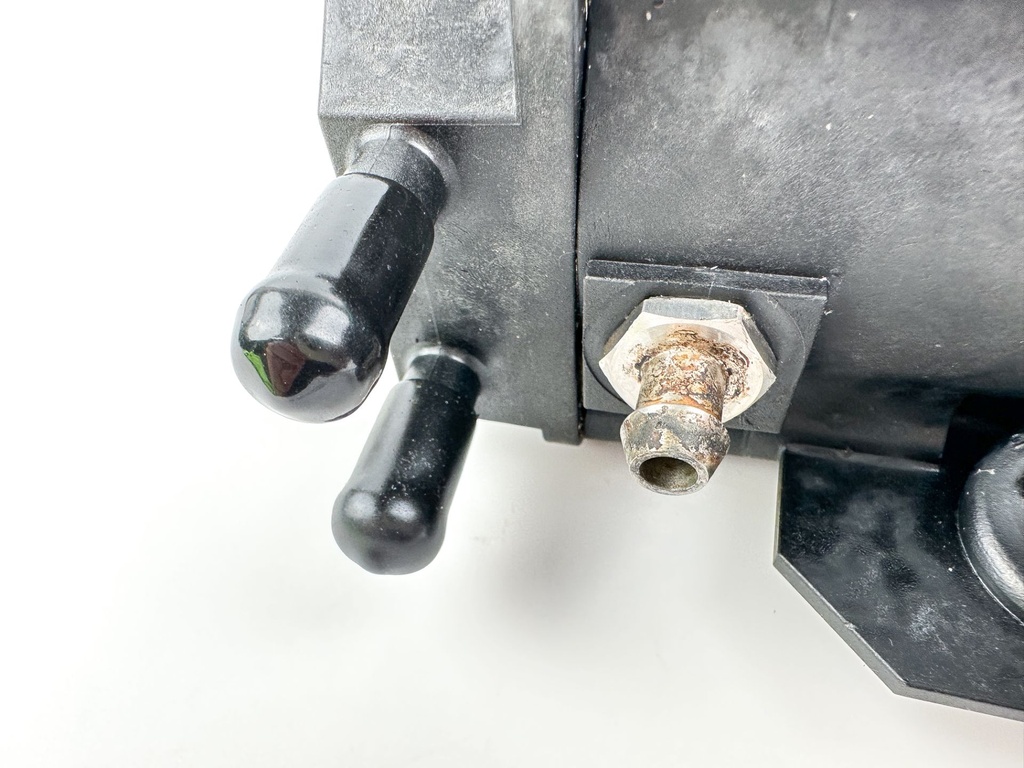 2007 Evinrude 250 HP 2 Stroke Outboard Vapor Separator Tank VST 5006063 OEM