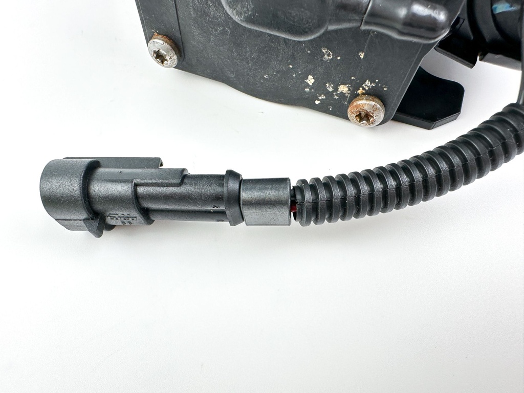 2007 Evinrude 250 HP 2 Stroke Outboard Vapor Separator Tank VST 5006063 OEM