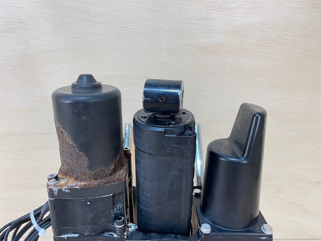 1998 Mercury Optimax 135HP Power Trim & Tilt Assembly 2 Wire 826729A2