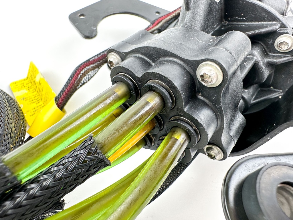 2007 Evinrude 250 HP 2 Stroke Outboard Oil Pump 5007306 OEM