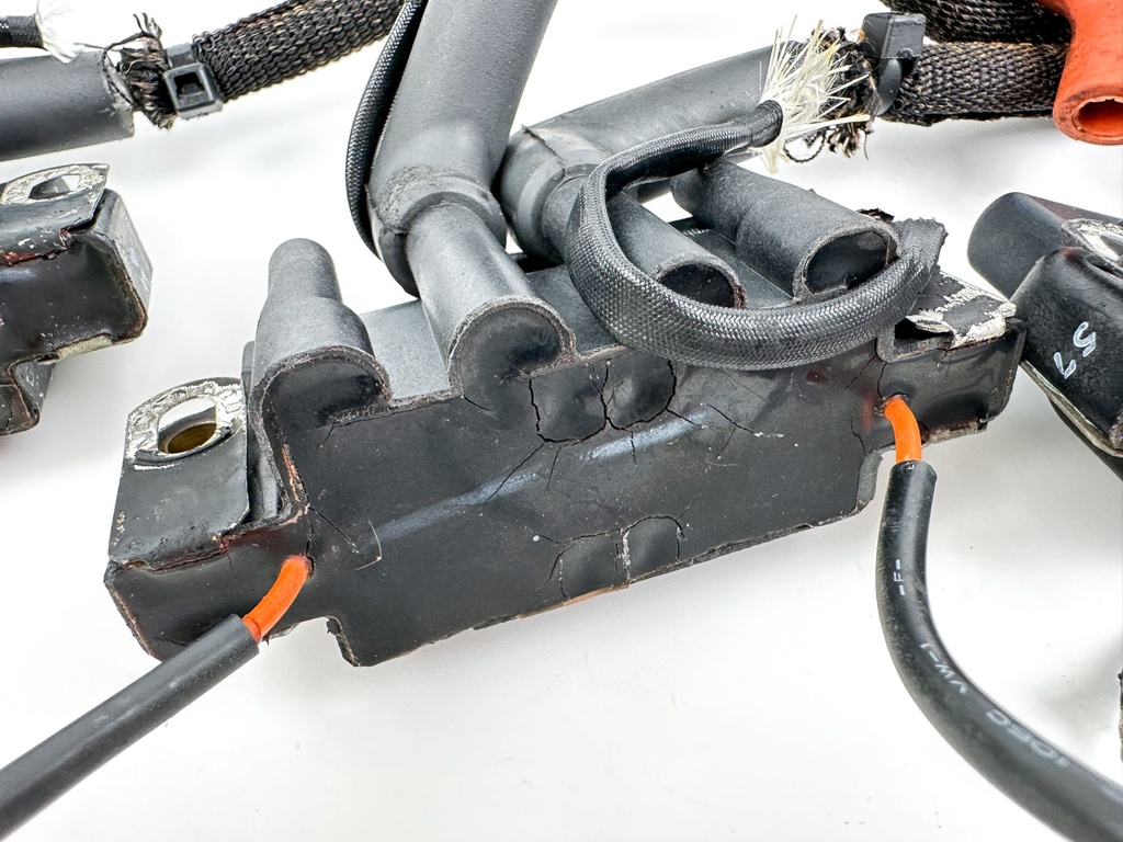 2007 Evinrude 250 HP 2 Stroke Outboard Ignition Coil Set 0586854 OEM