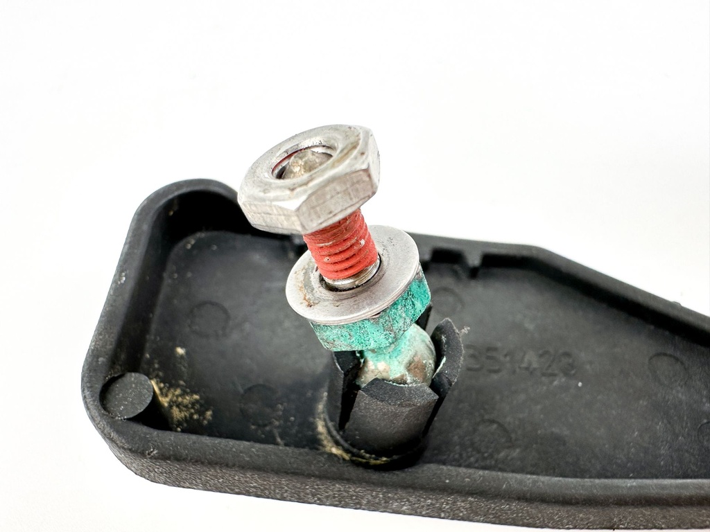 2007 Evinrude 250 HP 2 Stroke Outboard Rear Latch Handle 5005709 OEM