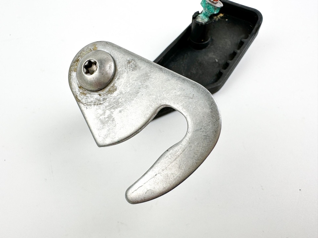 2007 Evinrude 250 HP 2 Stroke Outboard Rear Latch Handle 5005709 OEM