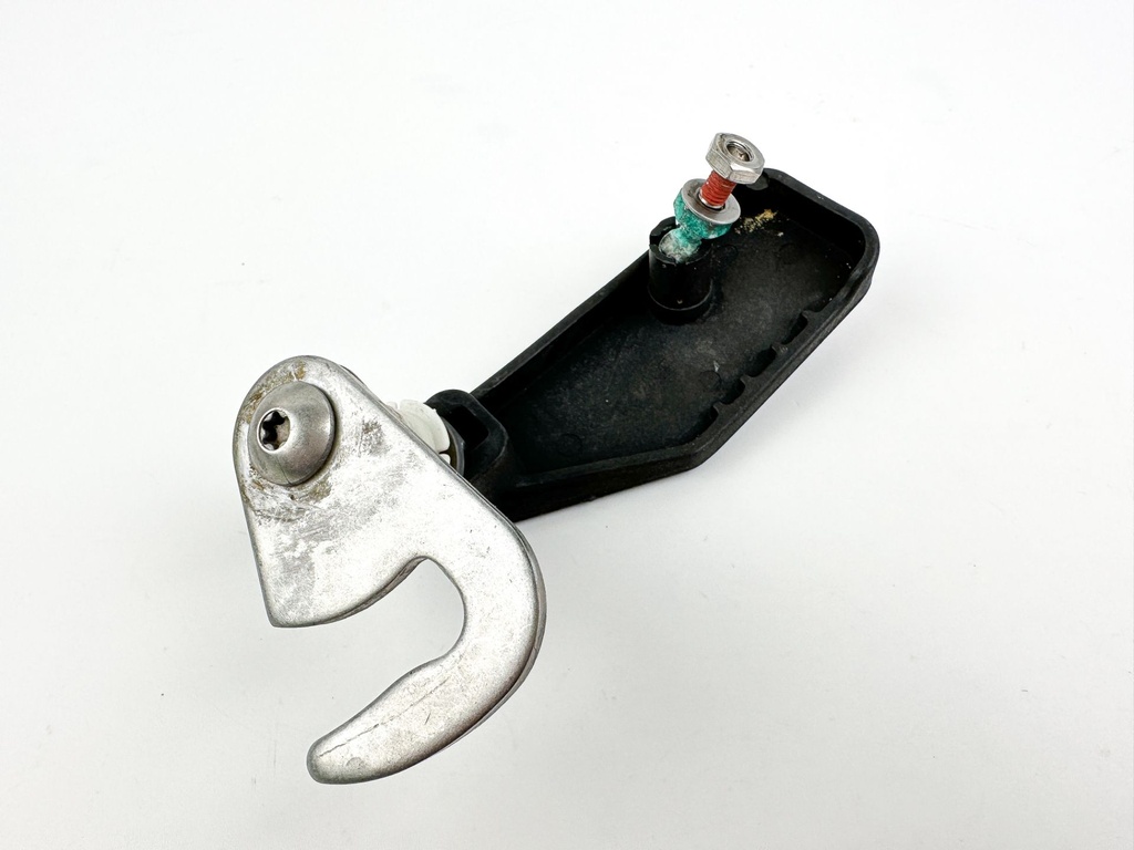 2007 Evinrude 250 HP 2 Stroke Outboard Rear Latch Handle 5005709 OEM