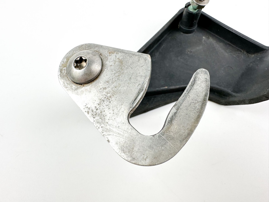 2007 Evinrude 250 HP 2 Stroke Outboard Port Latch Handle 5005707 OEM