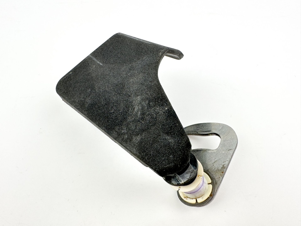 2007 Evinrude 250 HP 2 Stroke Outboard Starboard Latch Handle 5005708 OEM