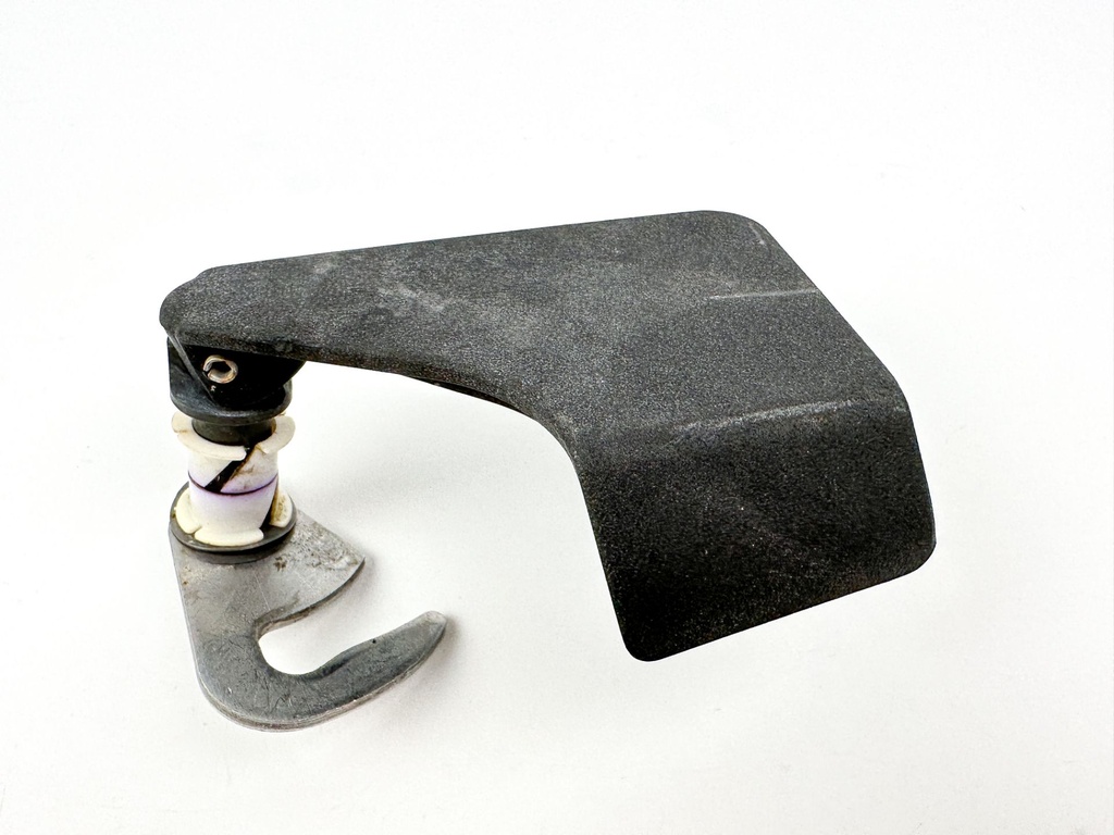 2007 Evinrude 250 HP 2 Stroke Outboard Starboard Latch Handle 5005708 OEM