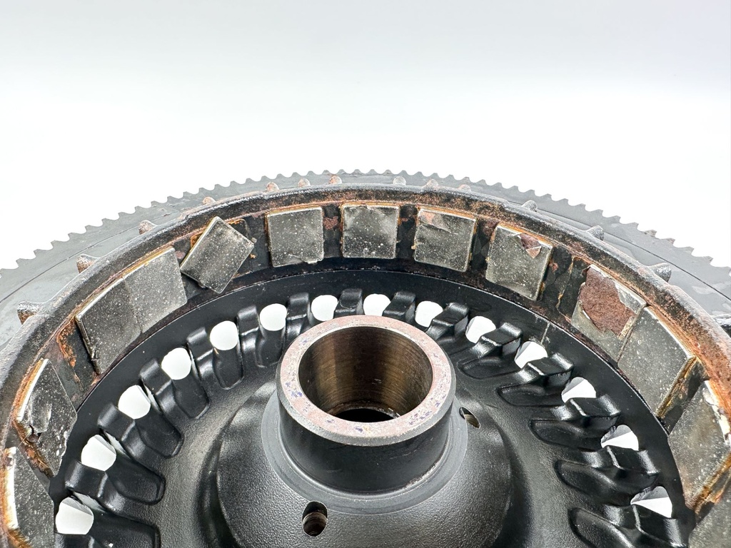 2007 Evinrude 250 HP 2 Stroke Outboard Flywheel 0586924 Parts / Repair