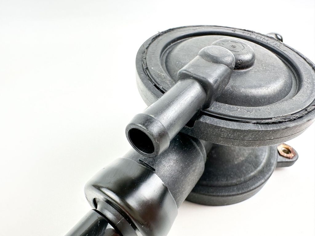 2007 Evinrude 250 HP 2 Stroke Outboard Fuel Lift Pump 5007312 OEM