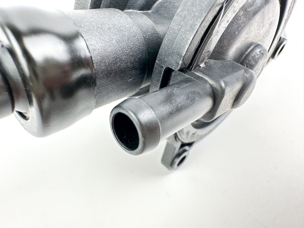 2007 Evinrude 250 HP 2 Stroke Outboard Fuel Lift Pump 5007312 OEM