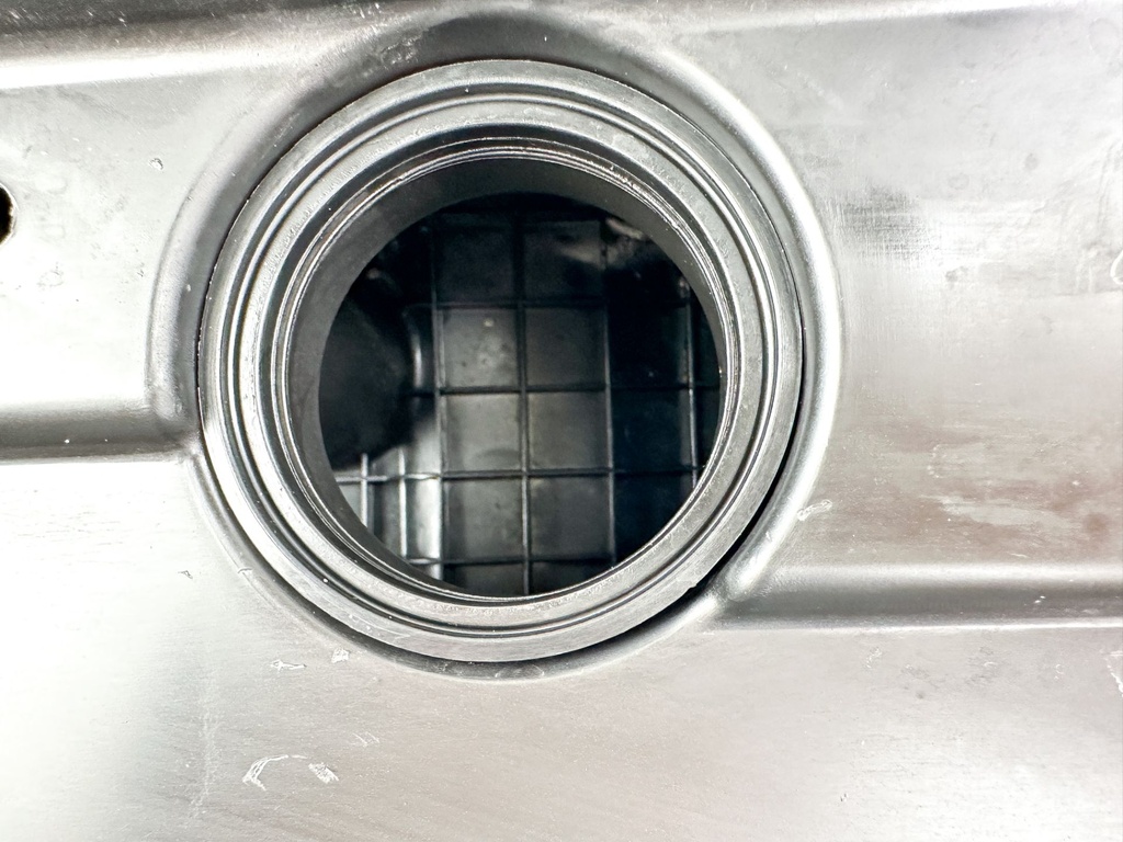 2007 Evinrude 250 HP 2 Stroke Outboard Intake Air Silencer Assembly 5005908 OEM