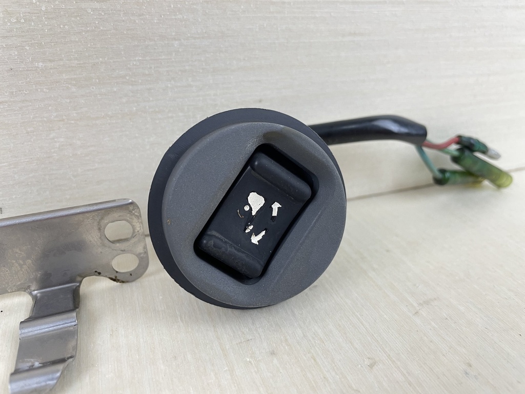1990 Yamaha 90HP 2 Stroke Outboard Trim & Tilt Switch Assembly 6H1-82563-01-00