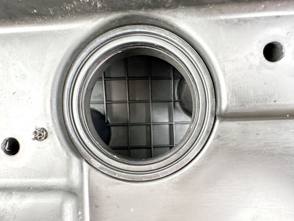 2007 Evinrude 250 HP 2 Stroke Outboard Intake Air Silencer Assembly 5005908 OEM