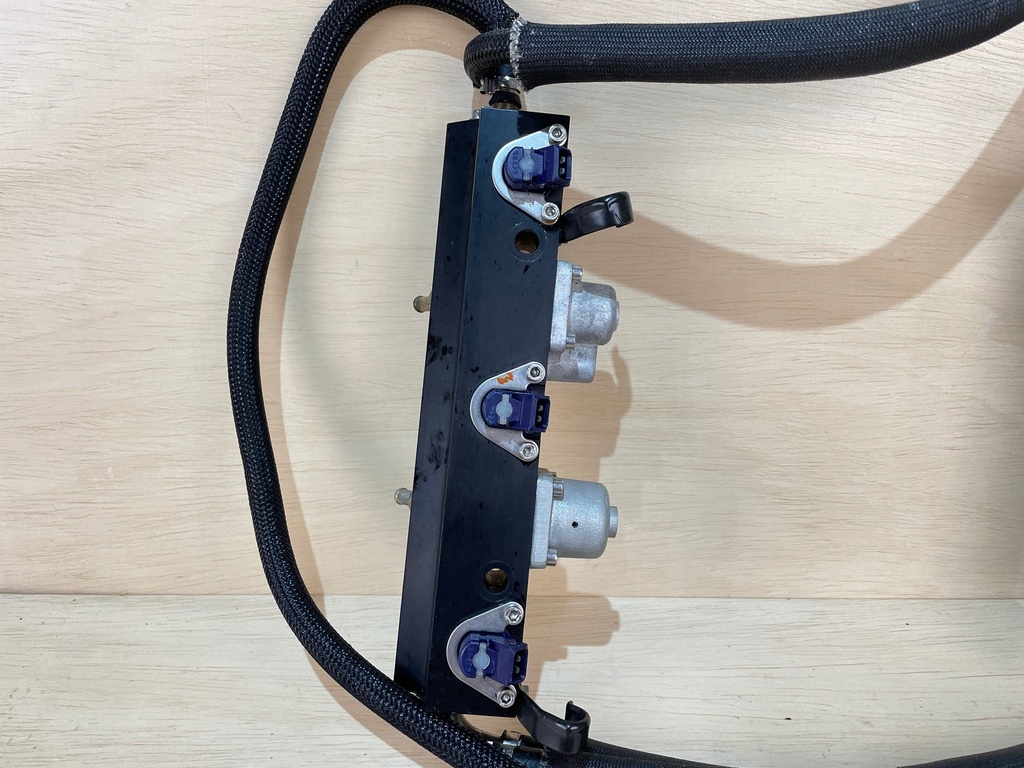 1998 Mercury Optimax 135HP Outboard Fuel Rail Assembly With Injectors