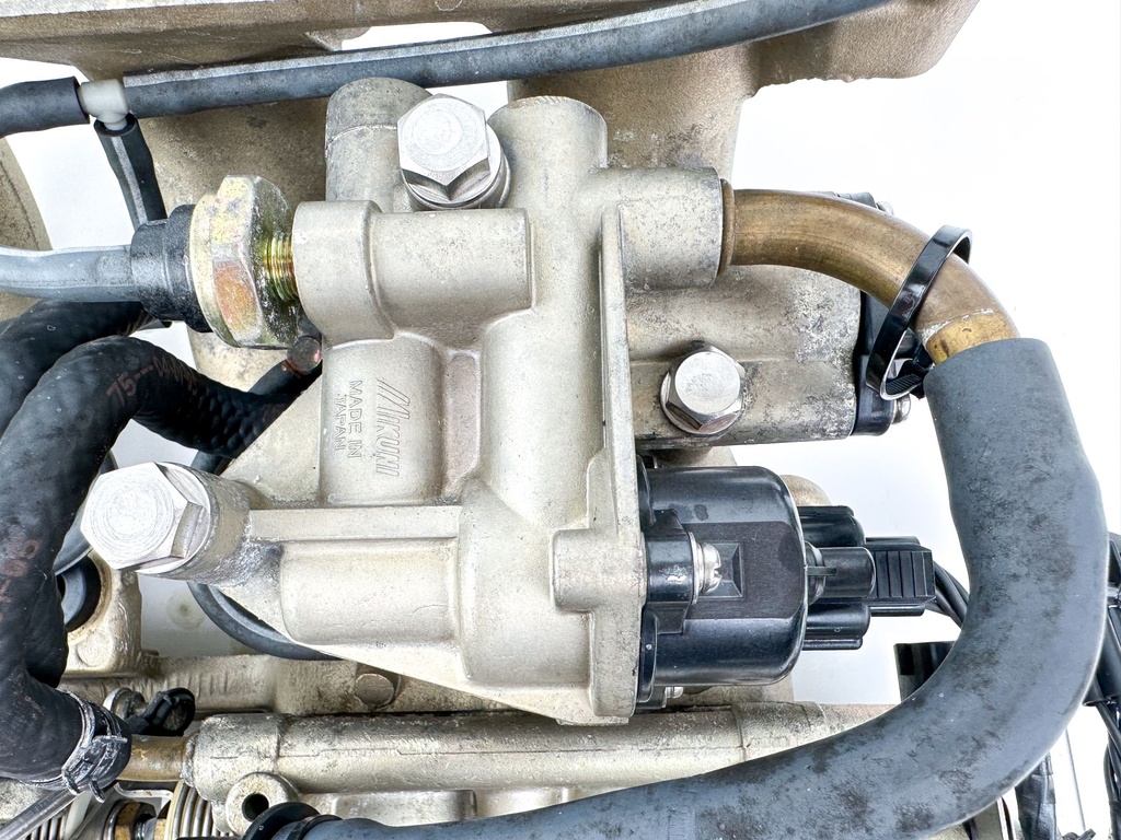 2004 Yamaha 115 HP 4 Stroke Outboard Intake Manifold & Throttle Body 68V-14200-03-00 OEM