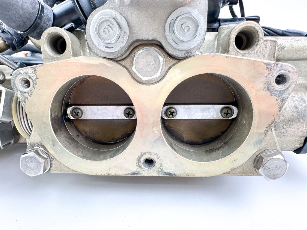 2004 Yamaha 115 HP 4 Stroke Outboard Intake Manifold & Throttle Body 68V-14200-03-00 OEM