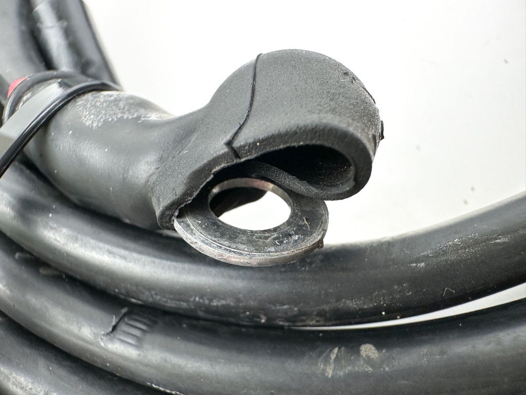 2004 Yamaha 115 HP 4 Stroke Outboard Battery Cables 68V-82105-J0-00 OEM