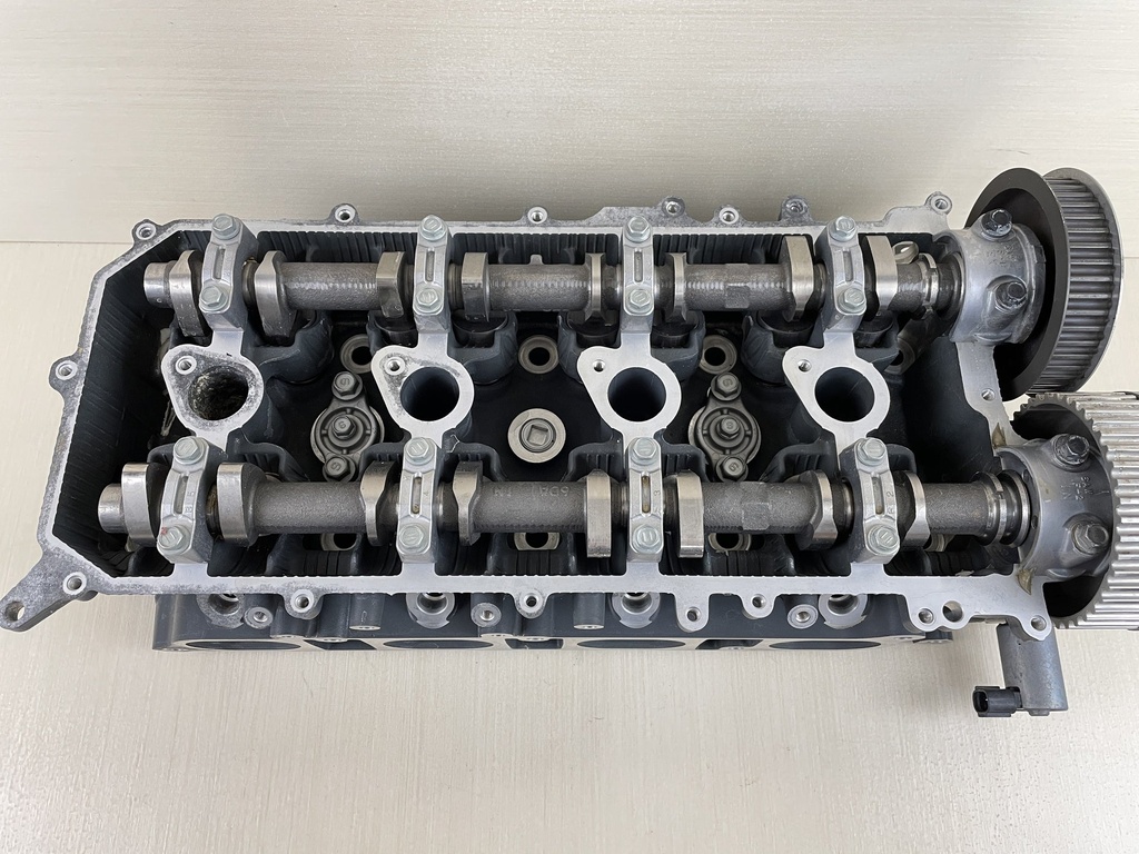 2015 Yamaha 200HP F200 4 Stroke Outboard Cylinder Head 6DA-W009A-00-9S PARTS