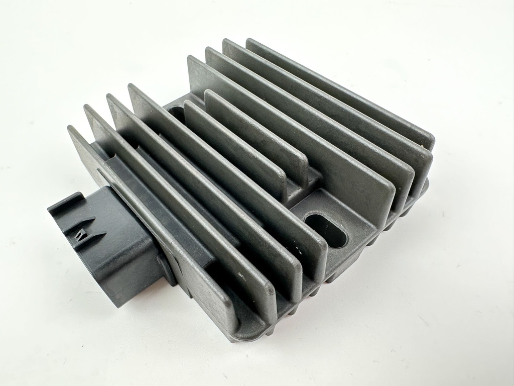 2004 Yamaha 115 HP 4 Stroke Outboard Rectifier & Regulator 68V-81960-00-00 OEM