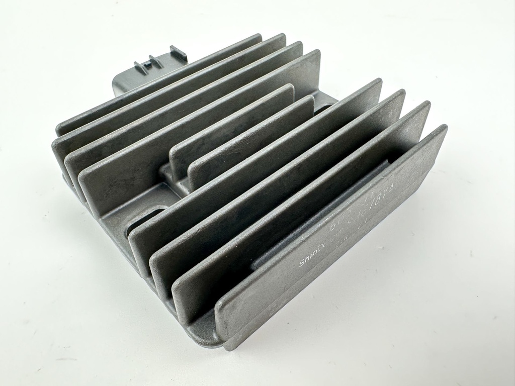 2004 Yamaha 115 HP 4 Stroke Outboard Rectifier & Regulator 68V-81960-00-00 OEM