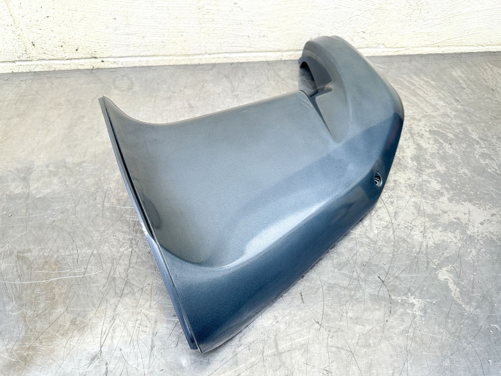 2002 Yamaha 225 HP 4 Stroke Outboard Lower Apron Cowling Set 69J-42771-00-8D. OEM