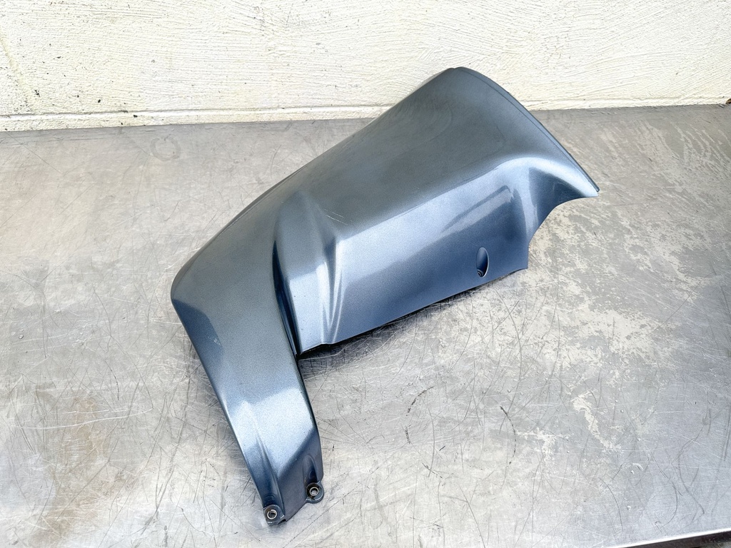 2002 Yamaha 225 HP 4 Stroke Outboard Lower Apron Cowling Set 69J-42771-00-8D. OEM