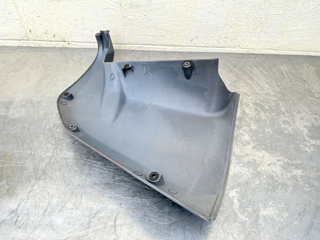 2002 Yamaha 225 HP 4 Stroke Outboard Lower Apron Cowling Set 69J-42771-00-8D. OEM