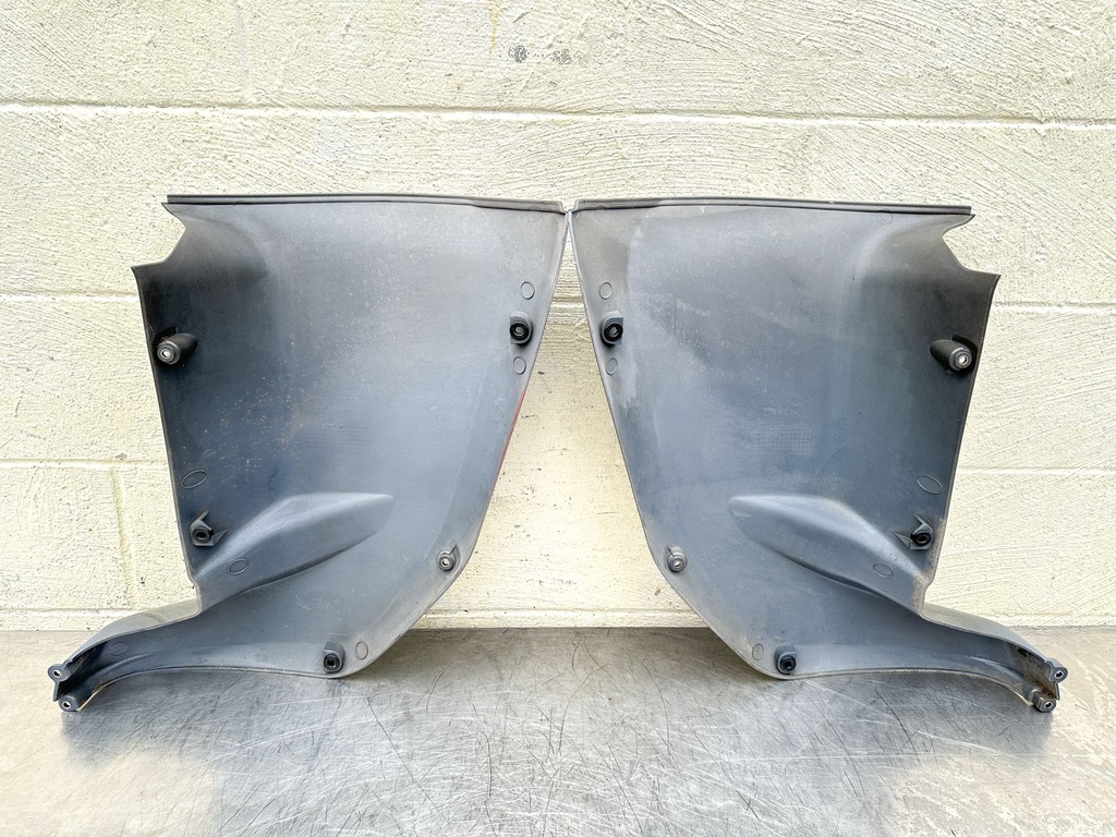 2002 Yamaha 225 HP 4 Stroke Outboard Lower Apron Cowling Set 69J-42771-00-8D. OEM