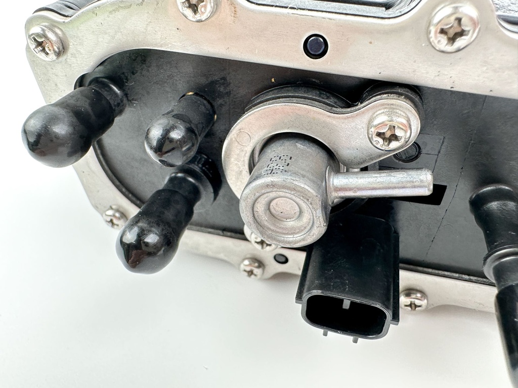 2018 Yamaha 25 HP 4 Stroke Outboard VST Float Chamber Assembly 6FM-14180-00-00