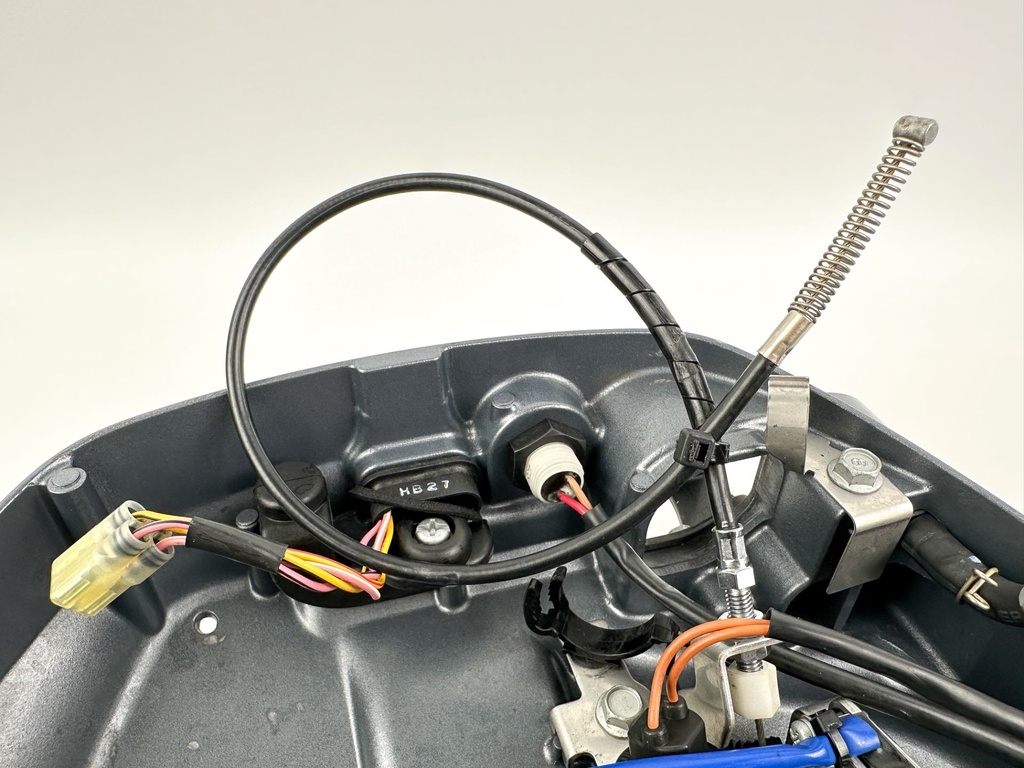 2018 Yamaha 25 HP 4 Stroke Outboard Bottom Cowling Pan 6FM-42710-00-8D OEM