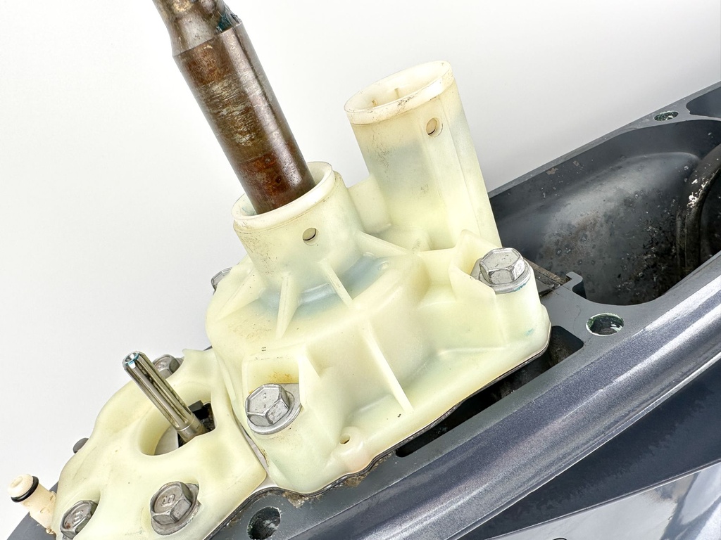 Yamaha 250 300 HP 4.2L 25" XL Lower Unit Gear Case RH Standard Fully Inspected