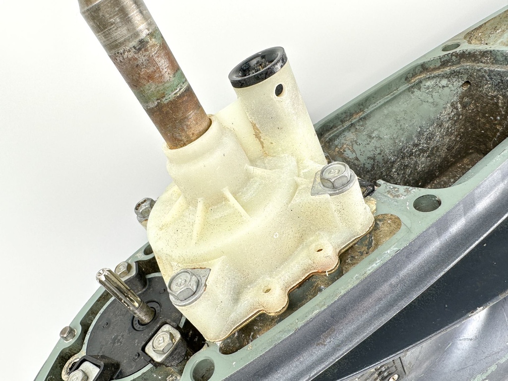 Yamaha 115HP 4 Stroke Outboard 25" Lower Unit Gear Case 2000-14 Needs Seals