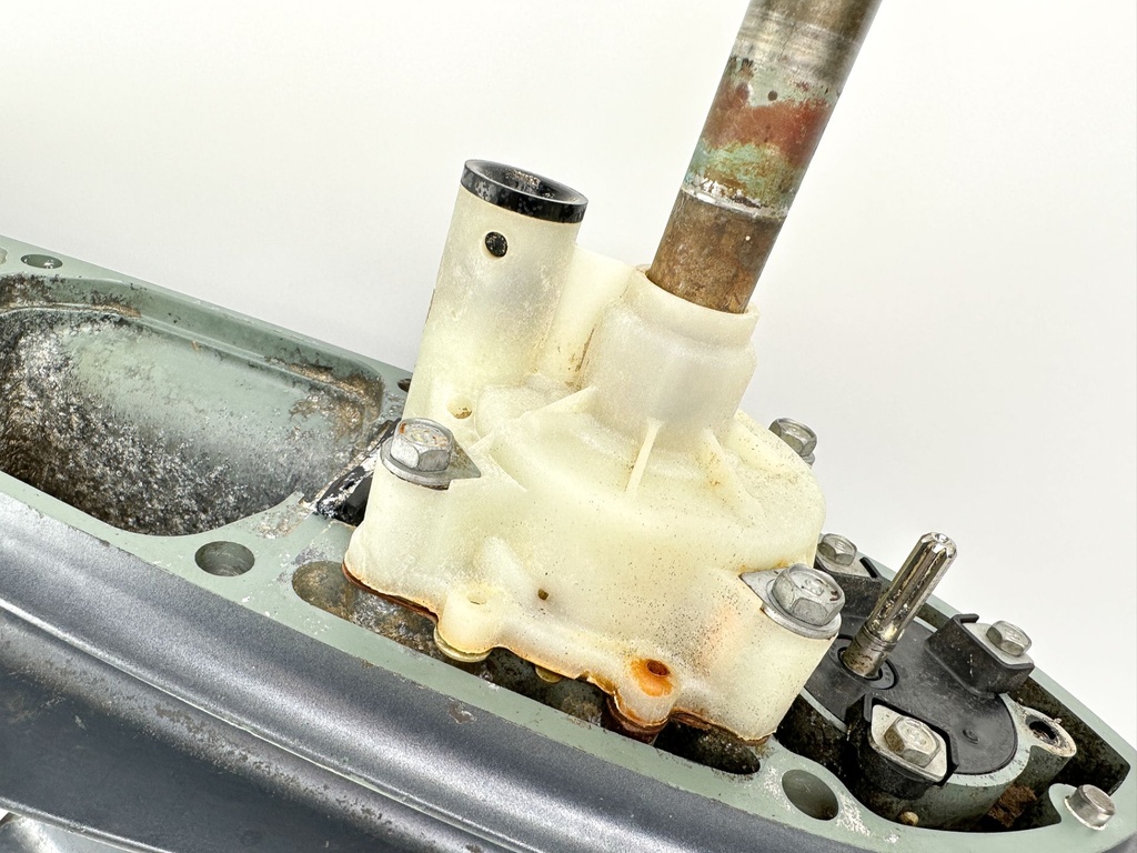 Yamaha 115HP 4 Stroke Outboard 25" Lower Unit Gear Case 2000-14 Needs Seals