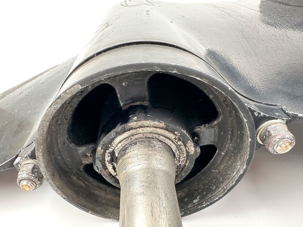 Mercury 75 90 115 125 HP 2 Stroke 20" Long Lower Unit Gear Case 9011J15