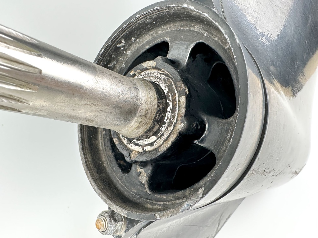 Mercury 75 90 115 125 HP 2 Stroke 20" Long Lower Unit Gear Case 9011J15