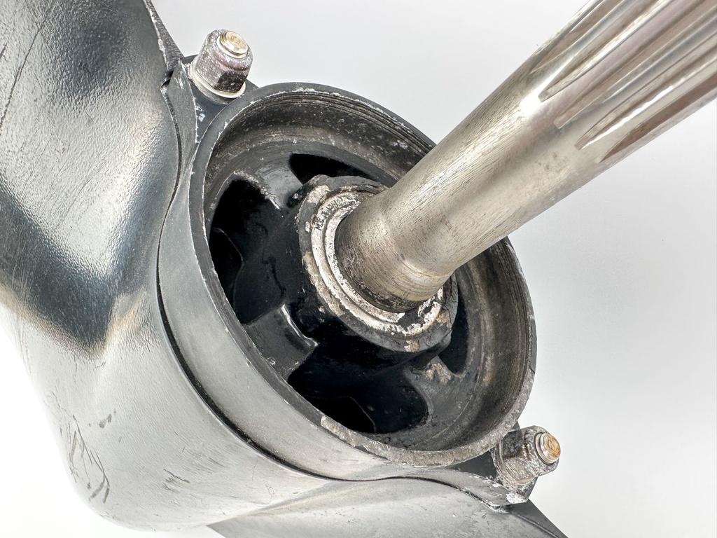 Mercury 75 90 115 125 HP 2 Stroke 20" Long Lower Unit Gear Case 9011J15