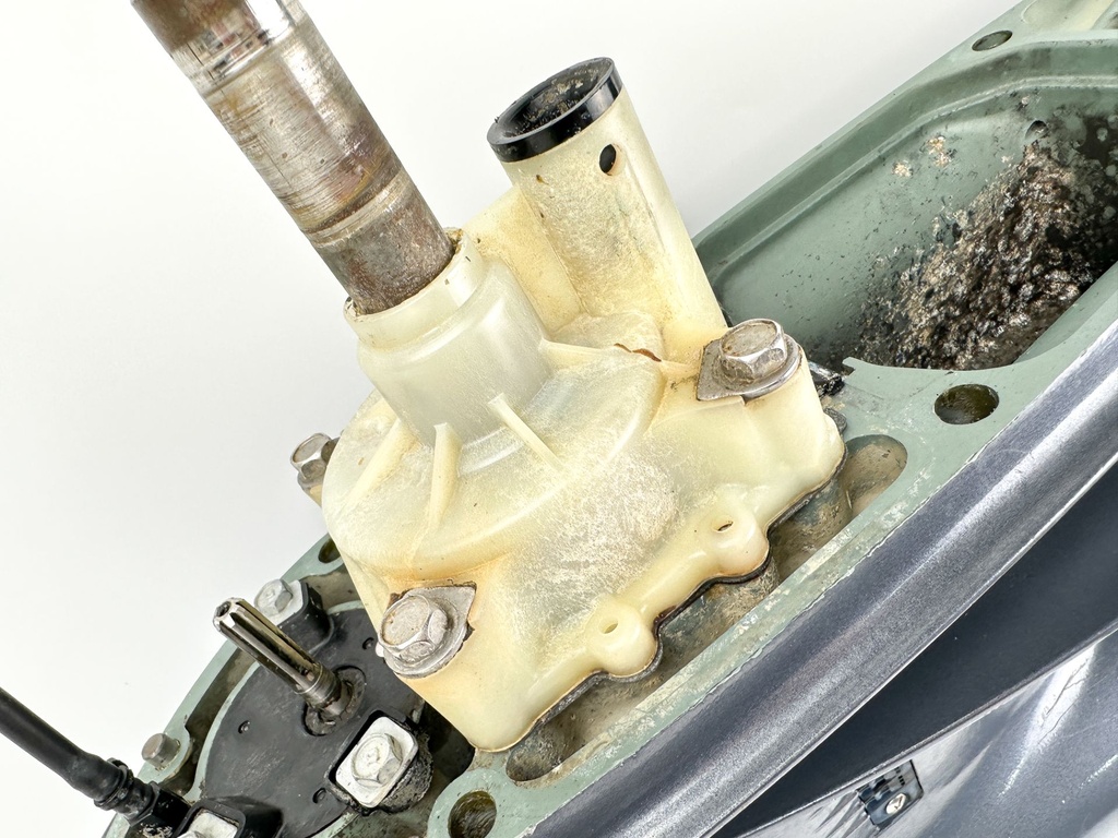 2000-14 Yamaha 115HP 4 Stroke Outboard 25" XL Lower Unit Gear Case