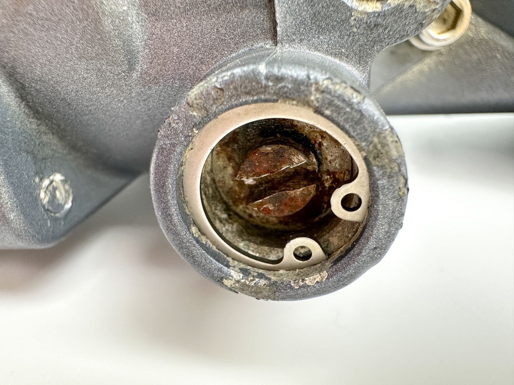 2000 Yamaha 115 HP 4 Stroke Outboard Power Trim Tilt Unit 68V-43800-00-4D OEM