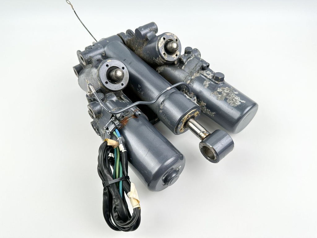 2005 Yamaha 250 HP 4 Stroke Outboard Power Trim Tilt Unit 69J-43800-01-4D OEM