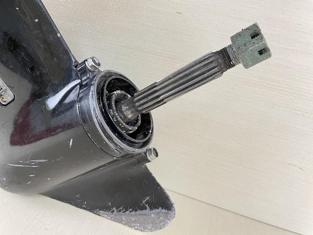 2007 Suzuki 50HP 4 Stroke Outboard 20" L Lower Unit Gear Case RH 55100-87J50-0EP