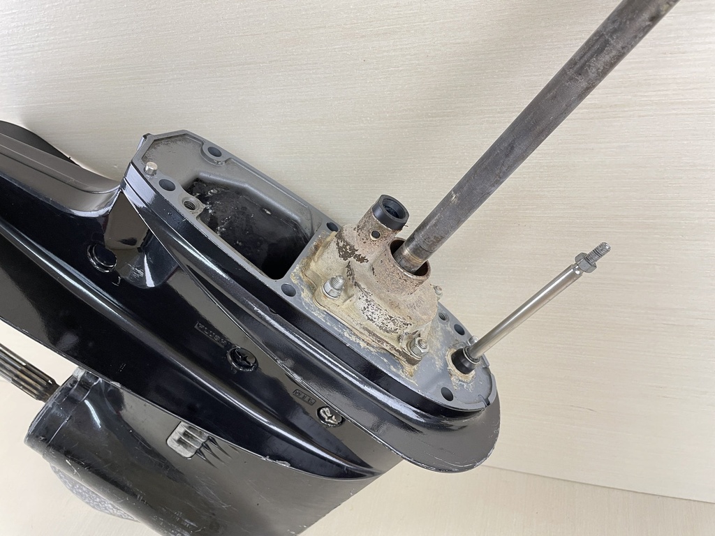 2007 Suzuki 50HP 4 Stroke Outboard 20" L Lower Unit Gear Case RH 55100-87J50-0EP