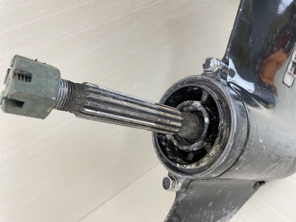 2007 Suzuki 50HP 4 Stroke Outboard 20" L Lower Unit Gear Case RH 55100-87J50-0EP