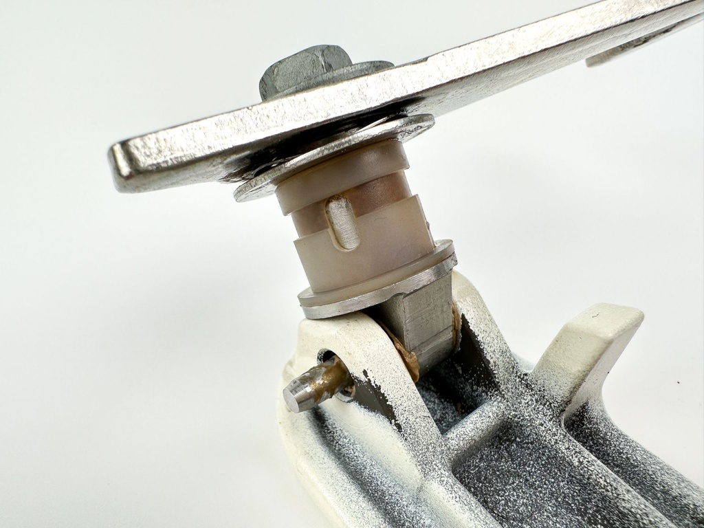 2018 Suzuki 350 HP 4 Stroke Outboard Starboard Latch Handle 61633-93J00-Y5S OEM