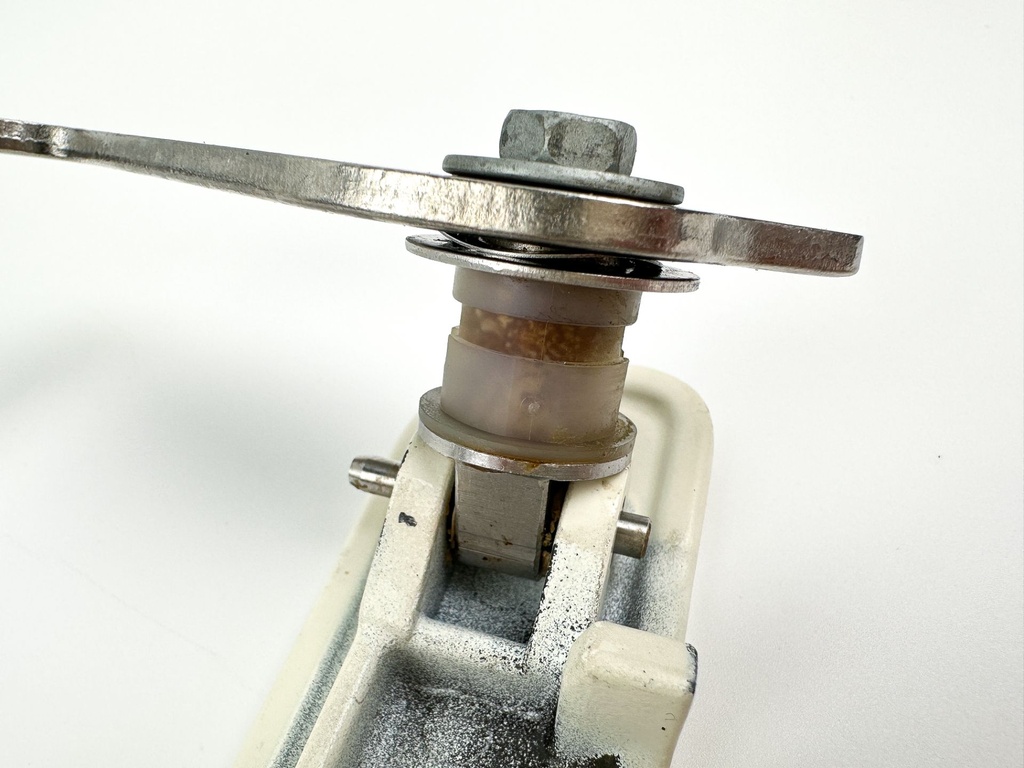 2018 Suzuki 350 HP 4 Stroke Outboard Front Latch Handle 61645-93J01-Y5S OEM