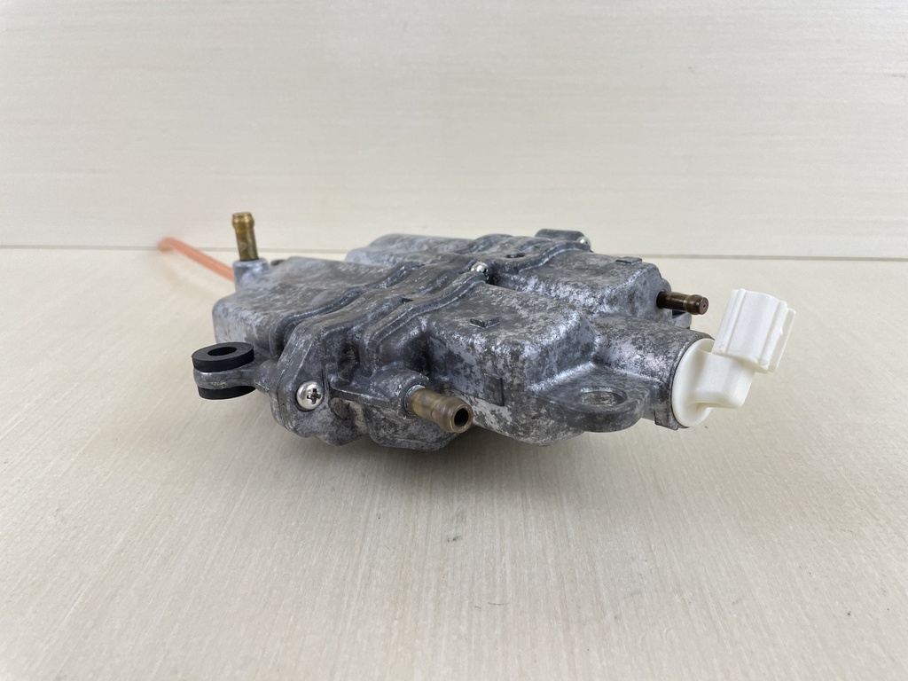 2003 Suzuki 140HP 4 Stroke Outboard Vapor Separator Tank VST Fuel 15600-90J00