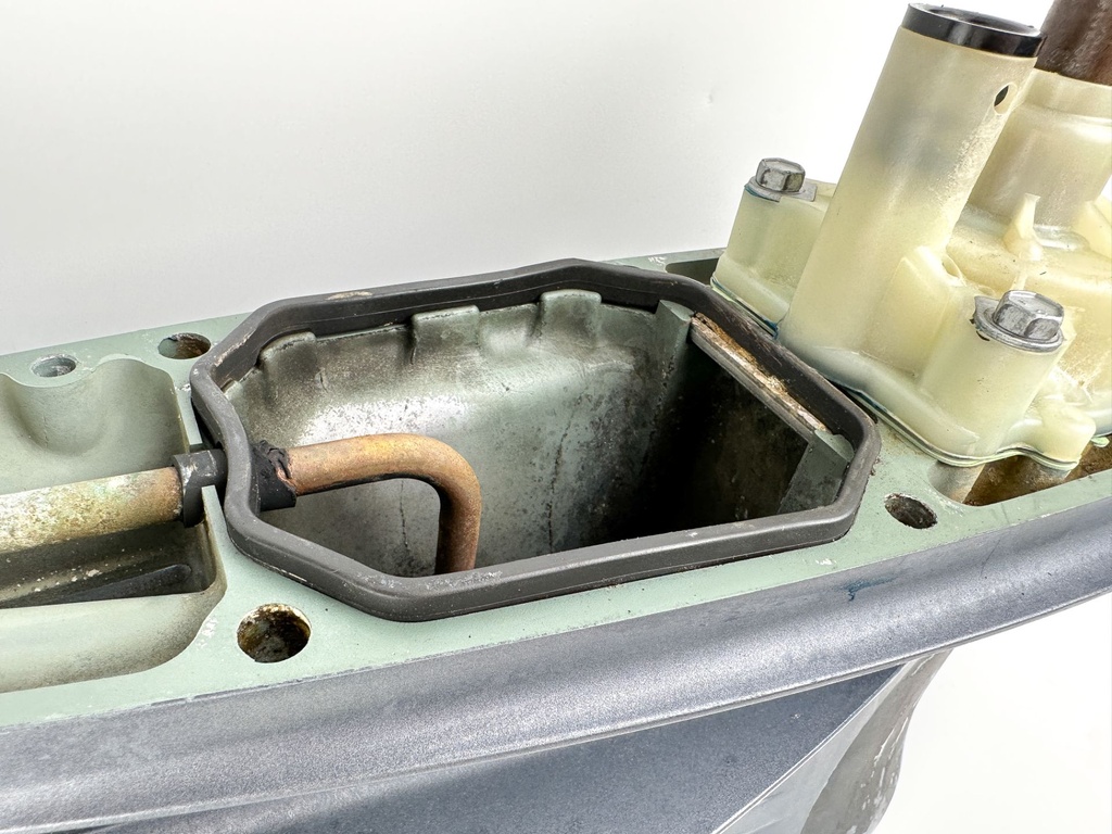 Yamaha 200 255 250 HP V6 F250 3.3L 25" Shaft Lower Unit Gear Case RH